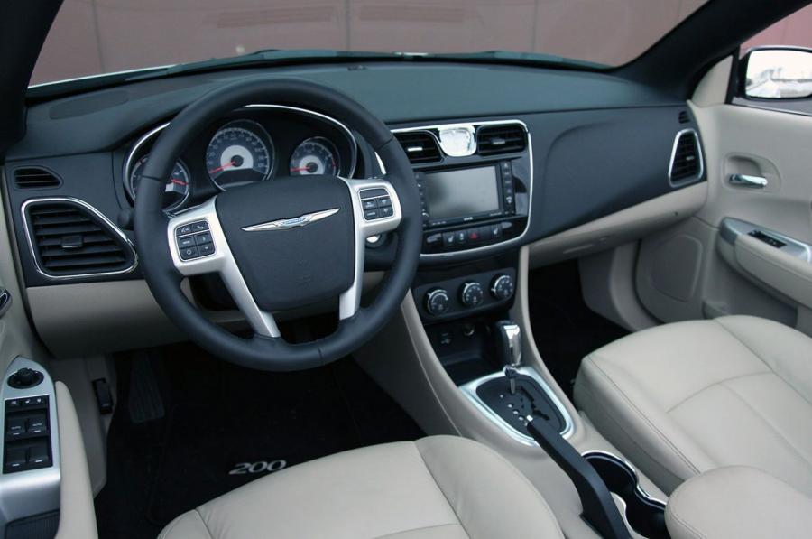  Chrysler 200 Convertible 2011 года  (фото 42 из 73)